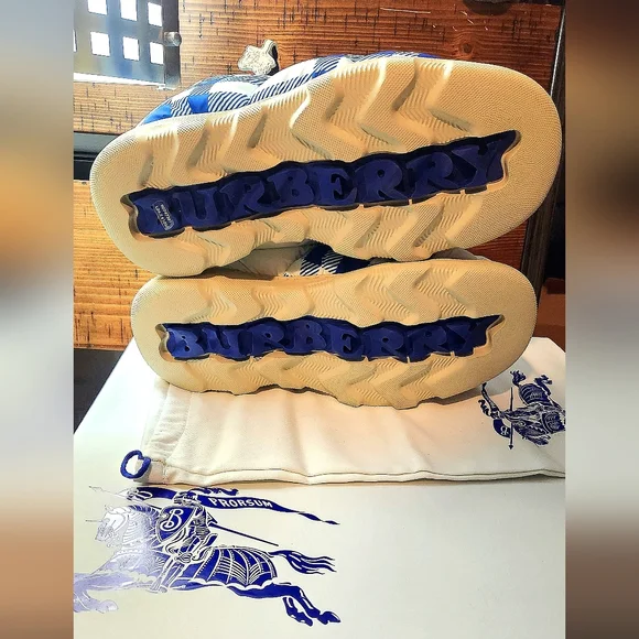 Burberry Pillow Booties -UNISEX - Mens Size 40 - Size 7.5/8 - Wmn Sz 9/9.5 - Picture 9 of 14